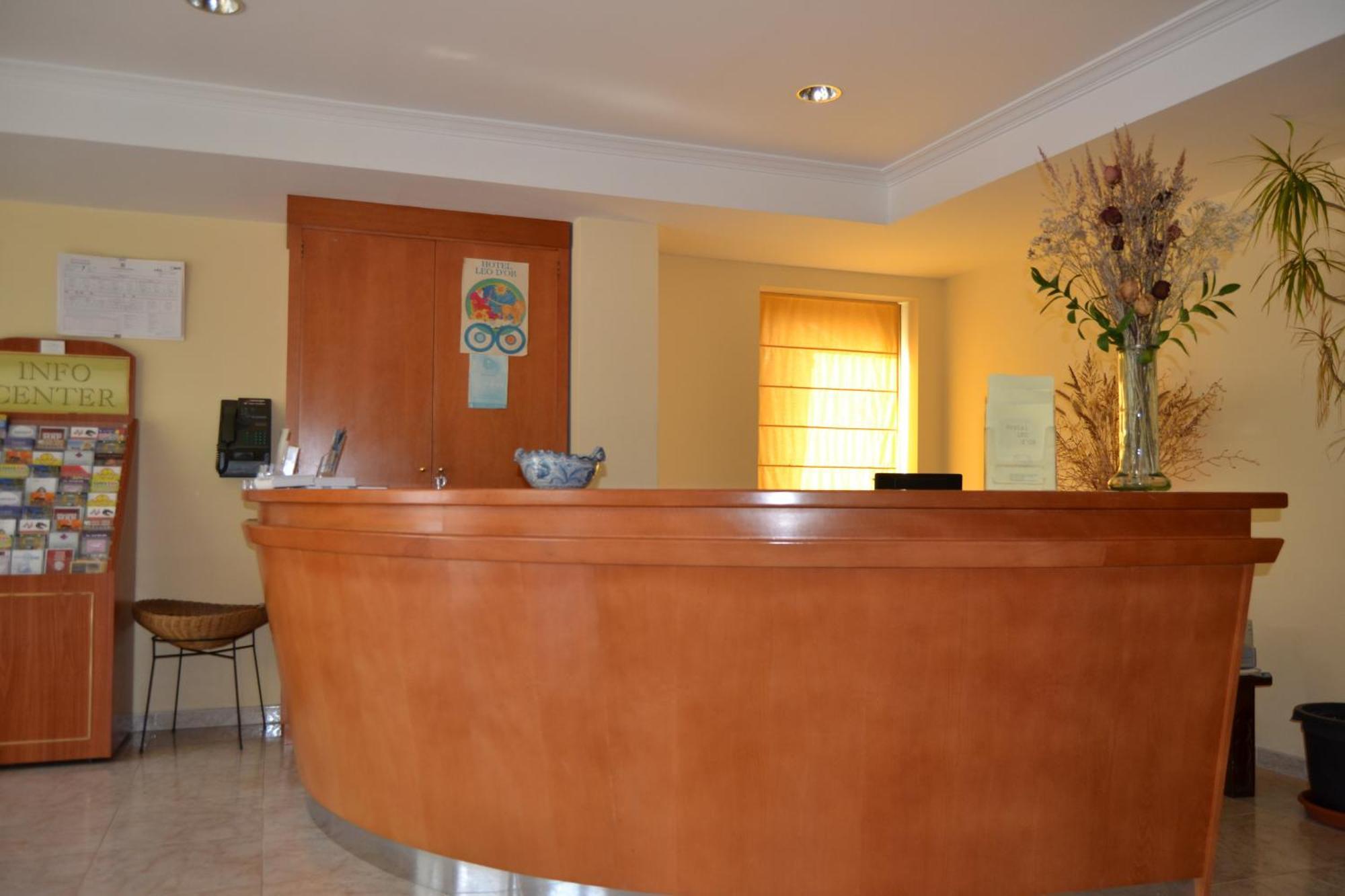 Hostal Leo D'Or Cala d'Or  Bagian luar foto