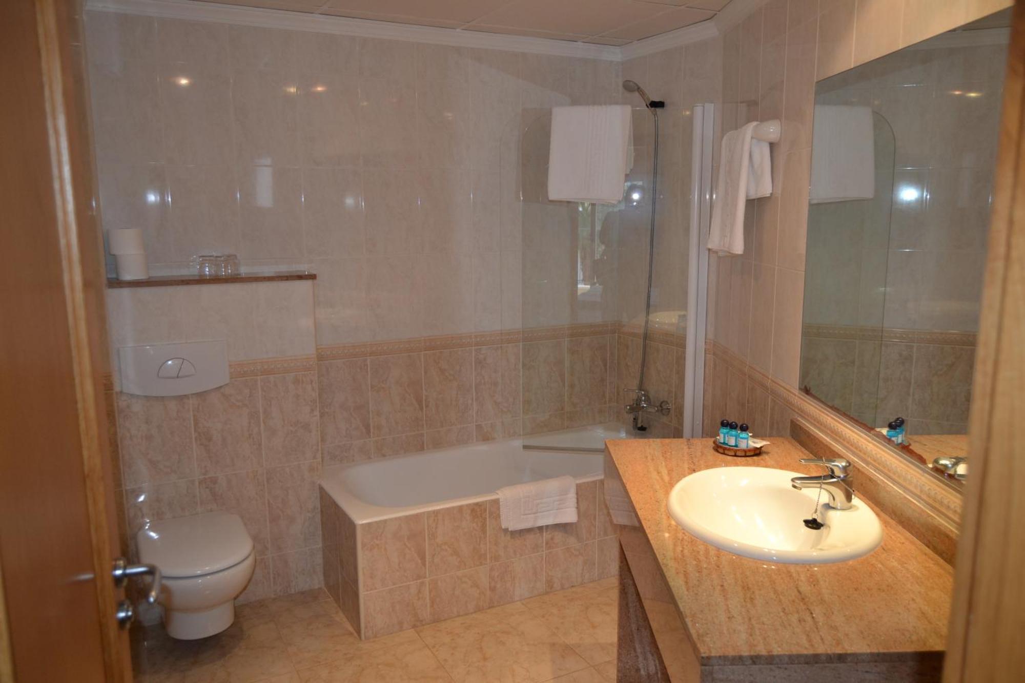 Hostal Leo D'Or Cala d'Or  Bagian luar foto