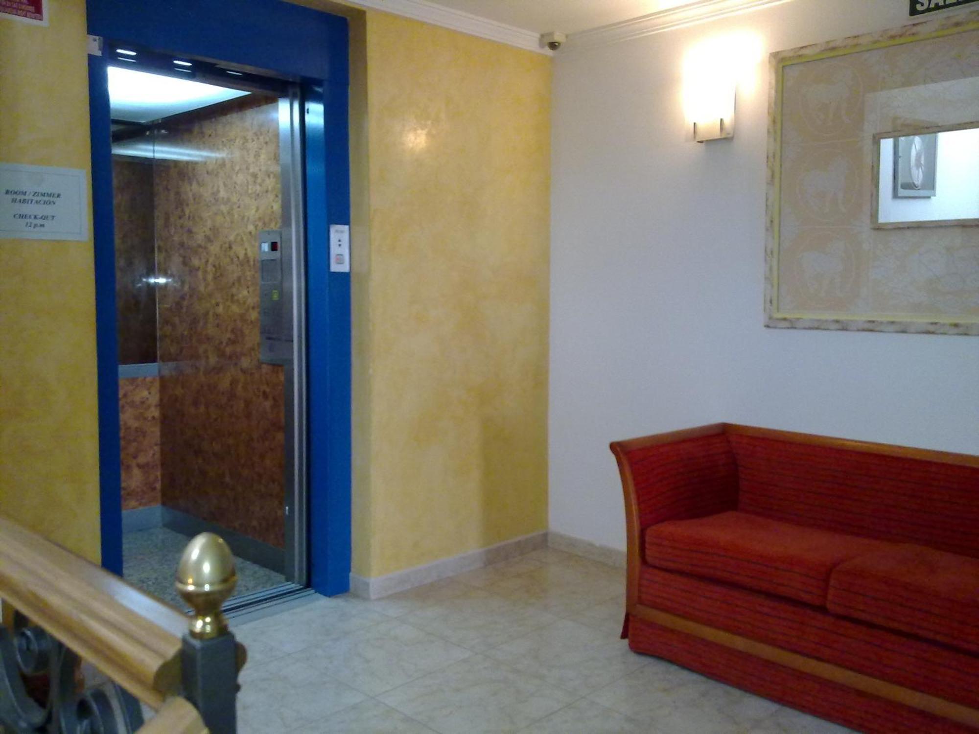 Hostal Leo D'Or Cala d'Or  Bagian luar foto