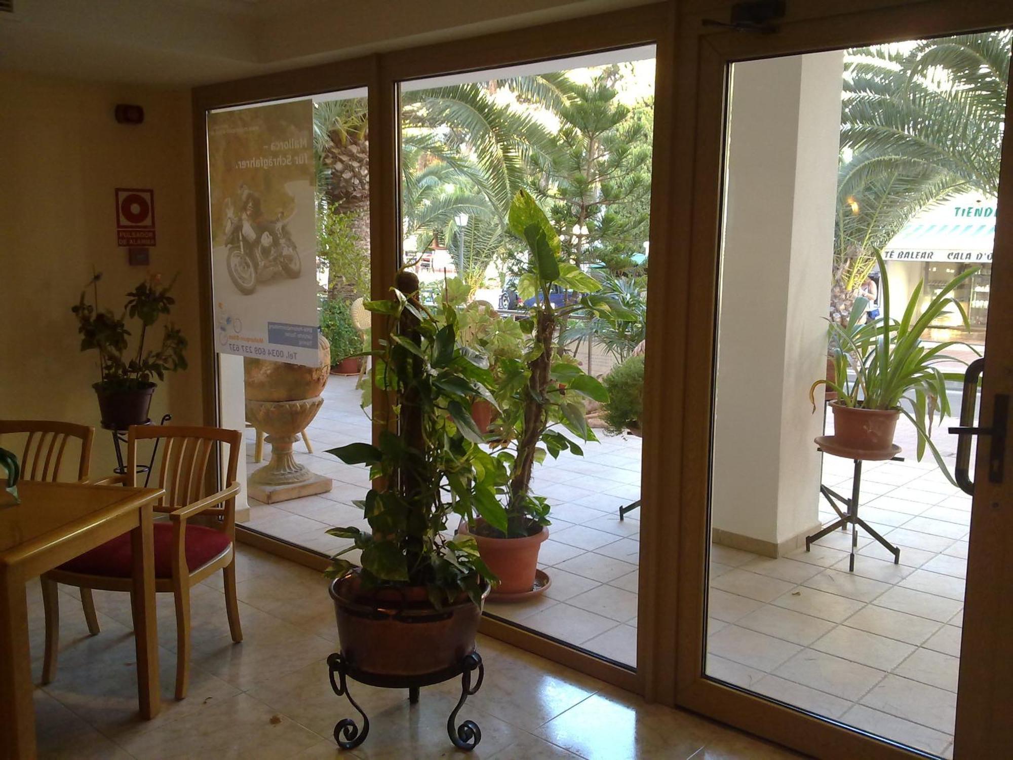 Hostal Leo D'Or Cala d'Or  Bagian luar foto